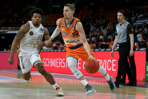 的比赛中首 的比赛中首