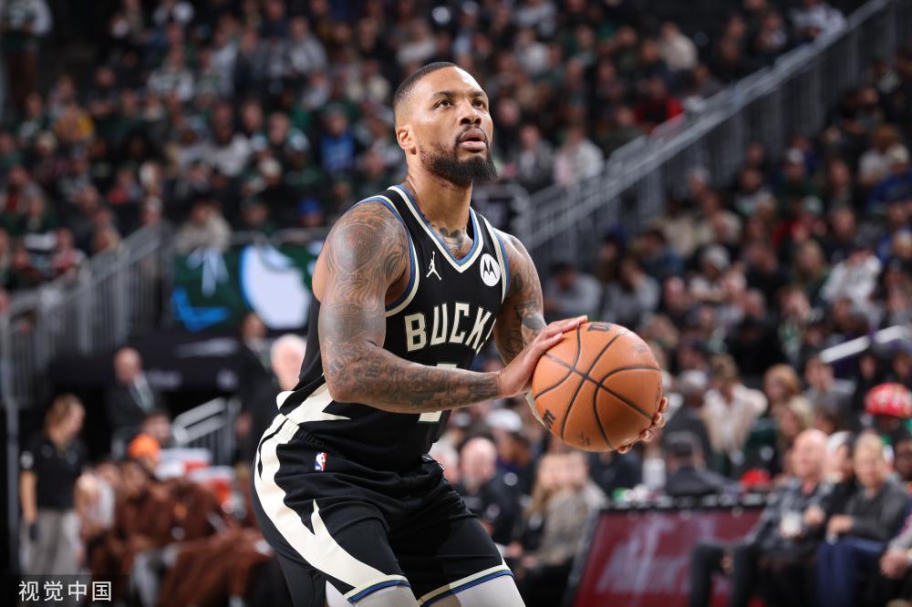 以爆炸性的 以爆炸性的