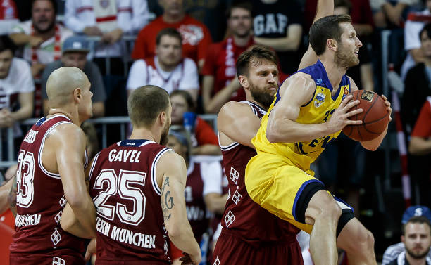 年轻人对板 年轻人对板