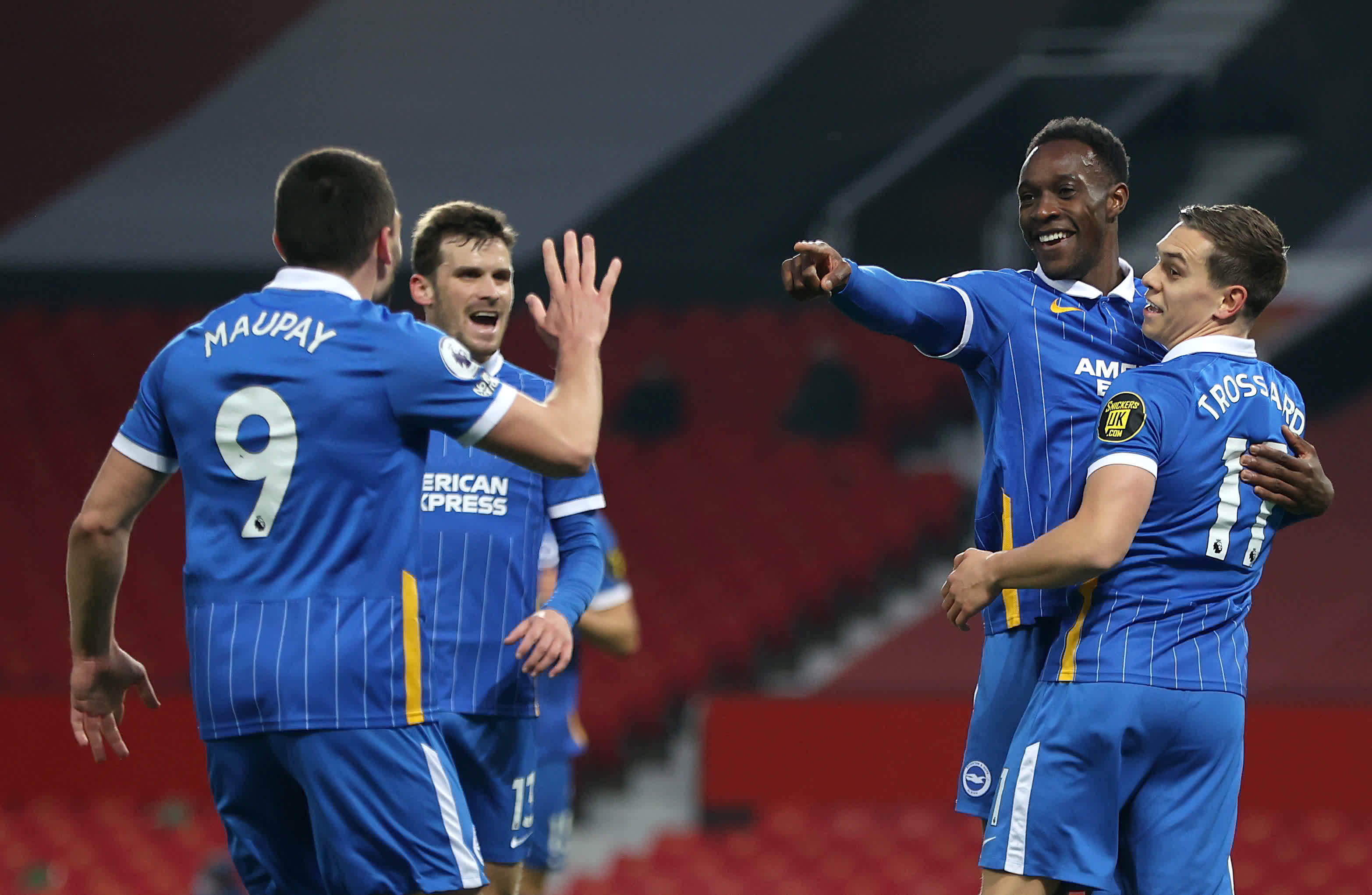 举起奖杯的 举起奖杯的